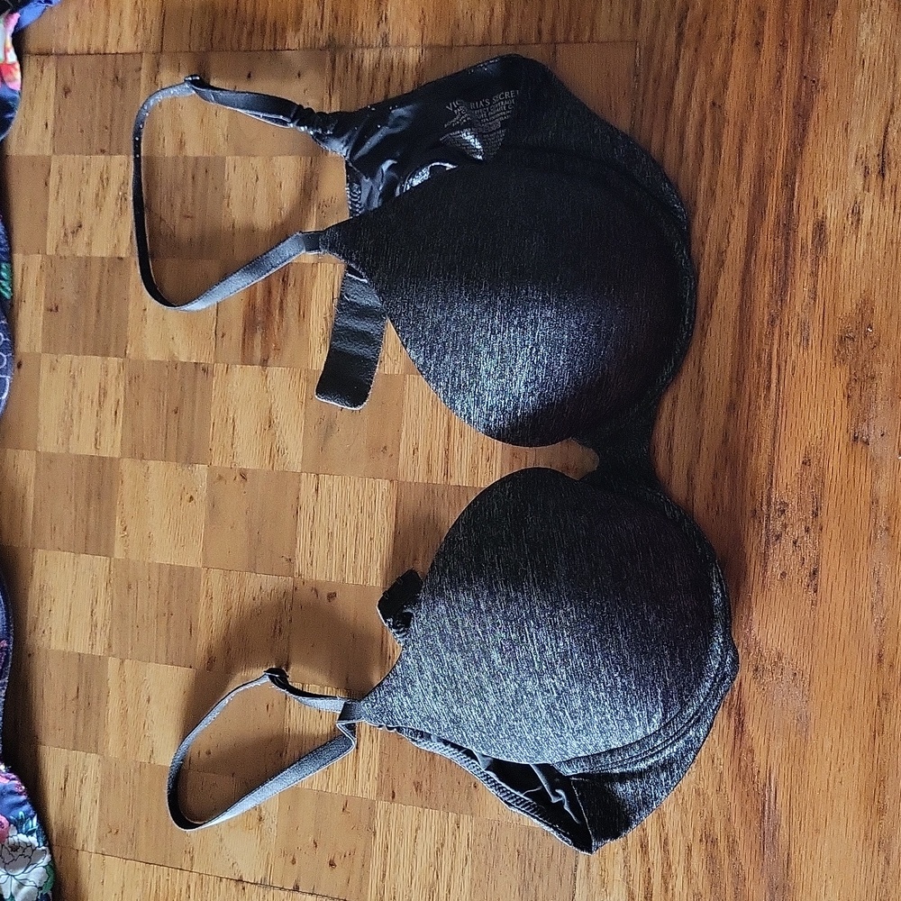 Black VS bra